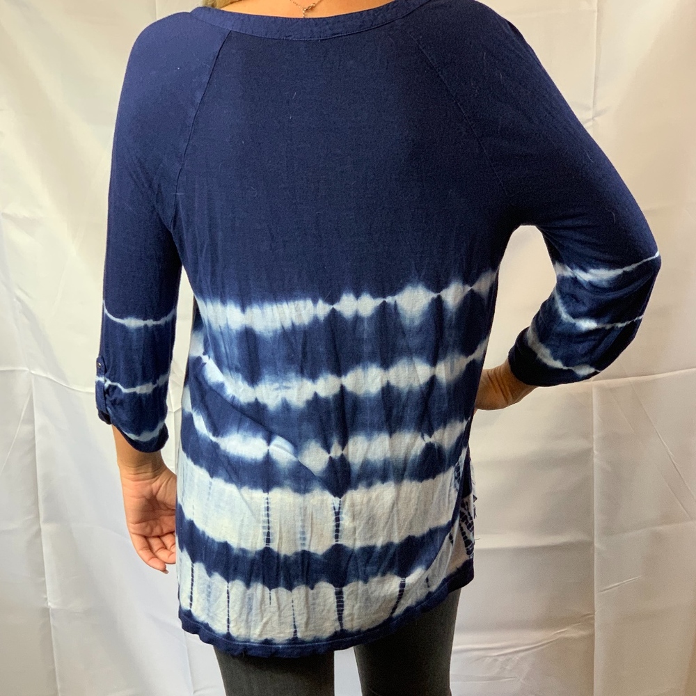 Bandolino 3/4 Sleeve V-neck Tie Dye Top - Picture 2 of 5